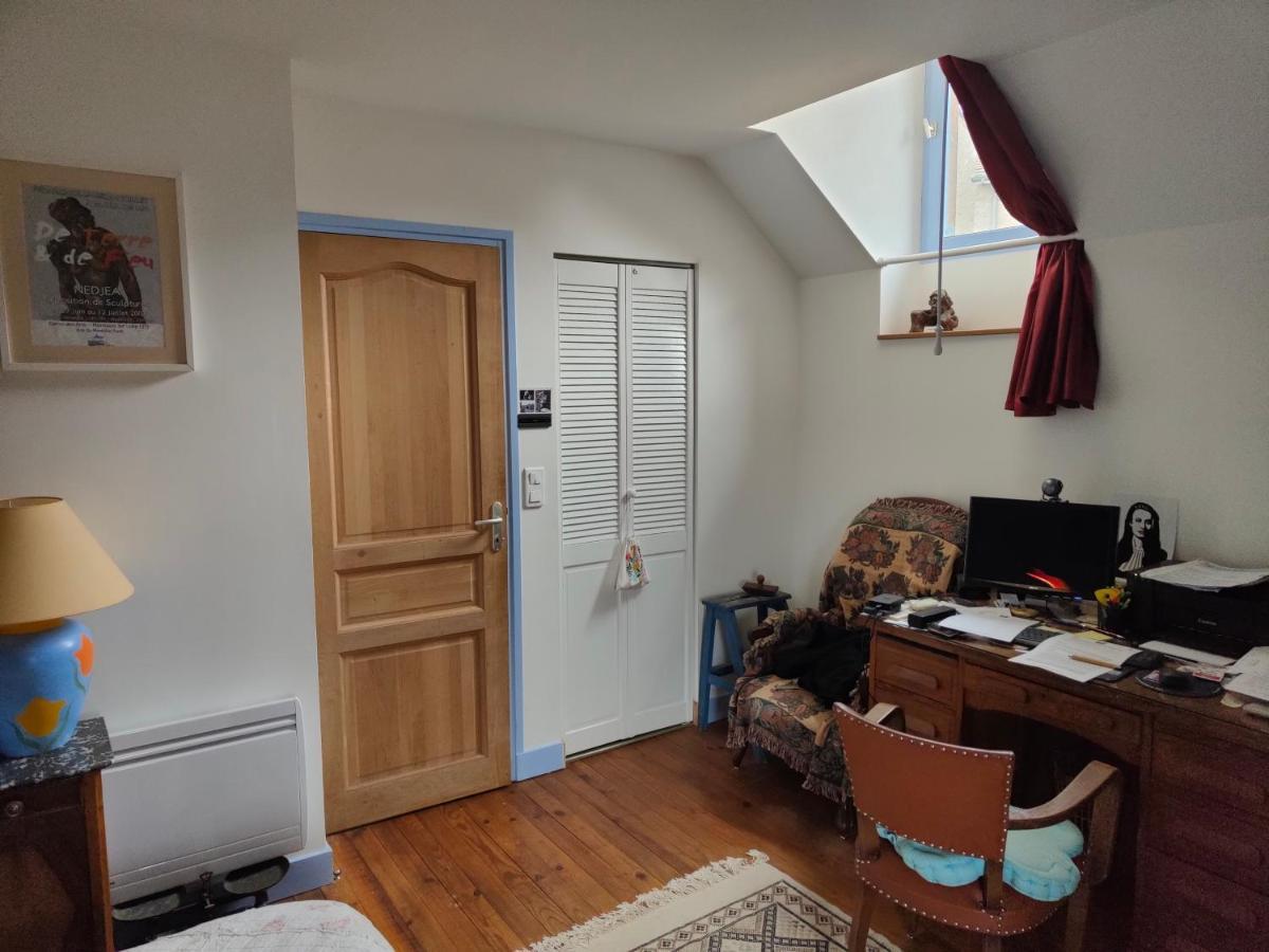 فيلا La Maison Bleue De Husseau Ancienne Ferme Semi-Troglodytique 18E Siecle مونتلويس سور لوار المظهر الخارجي الصورة