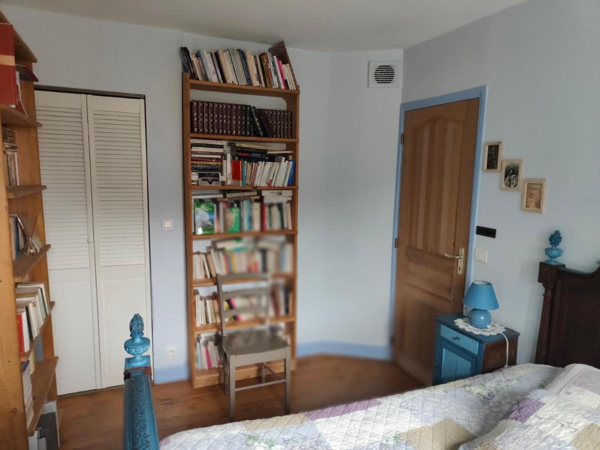 فيلا La Maison Bleue De Husseau Ancienne Ferme Semi-Troglodytique 18E Siecle مونتلويس سور لوار المظهر الخارجي الصورة